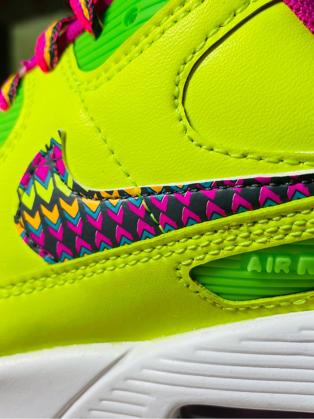 Nike Air Max 90 Leather
Volt Fire Pink (GS)
6Y- 7.5W - Picture 9 of 16